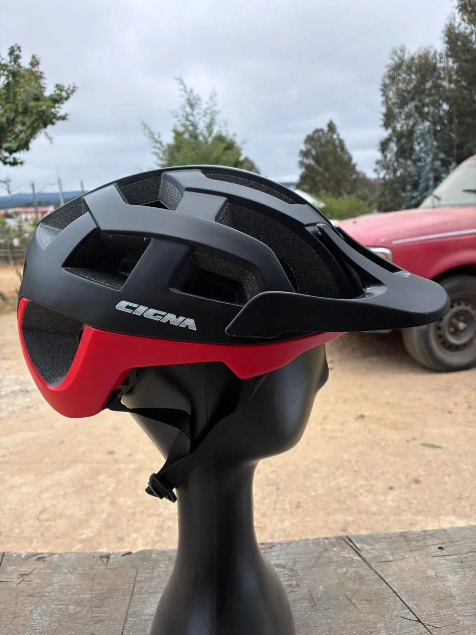 casco cigna negro rojo