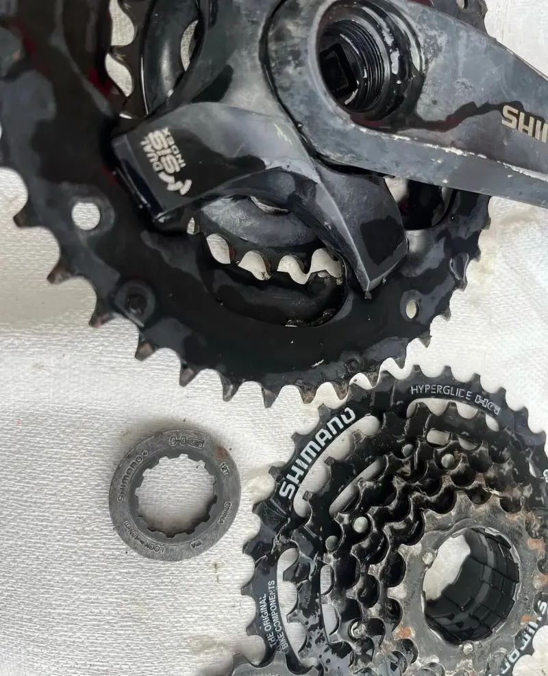 Bielas y platos Shimano revisados en el taller