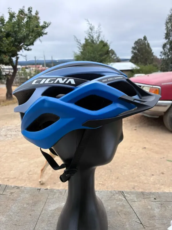 Casco de bicicleta Cigna negro con azul