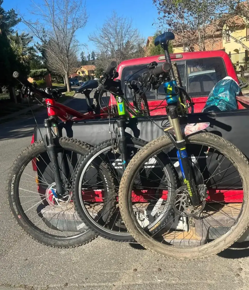 Bicicletas cargadas para retiro y entrega a domicilio